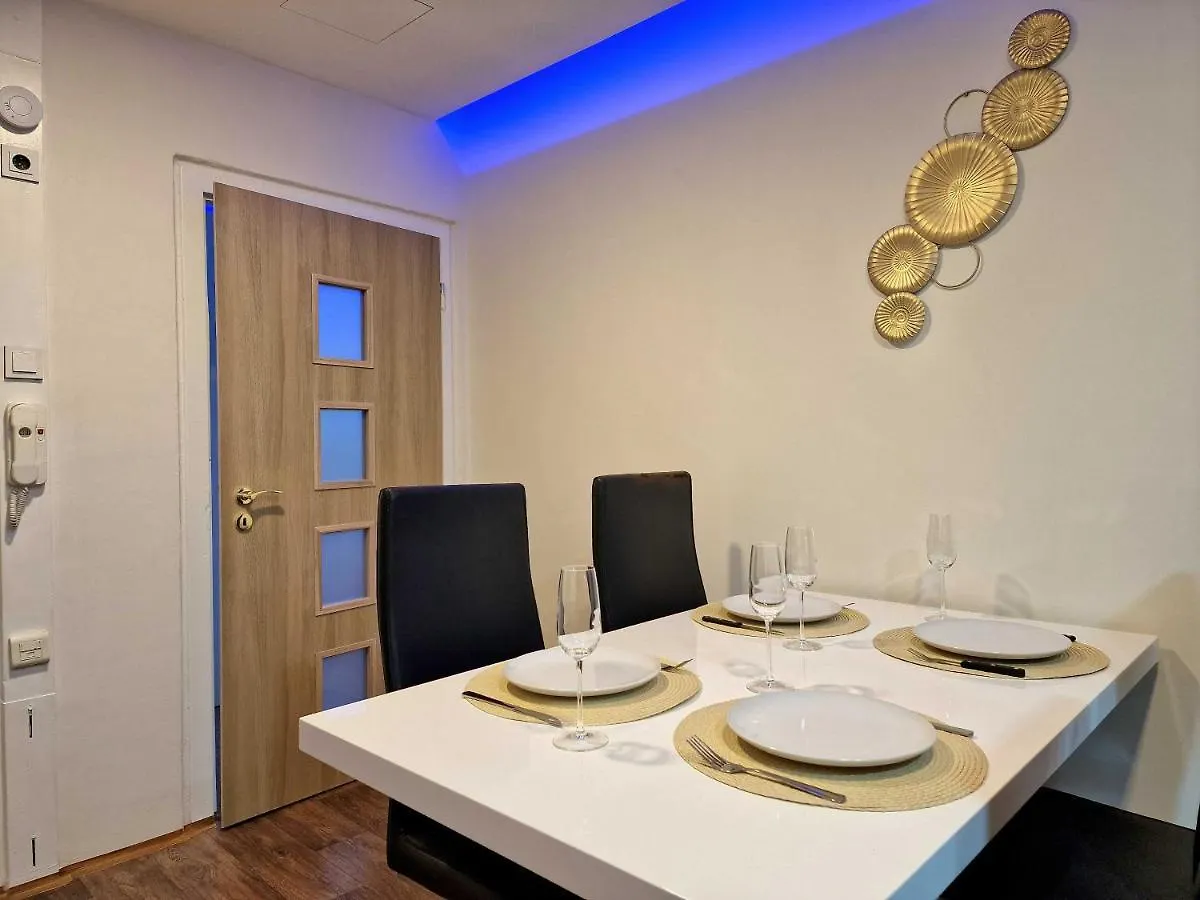 Wellness Gold Apartment With Private Sauna & Jacuzzi Prague