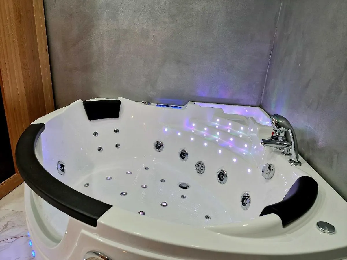 Wellness Gold Apartment With Private Sauna & Jacuzzi Prague